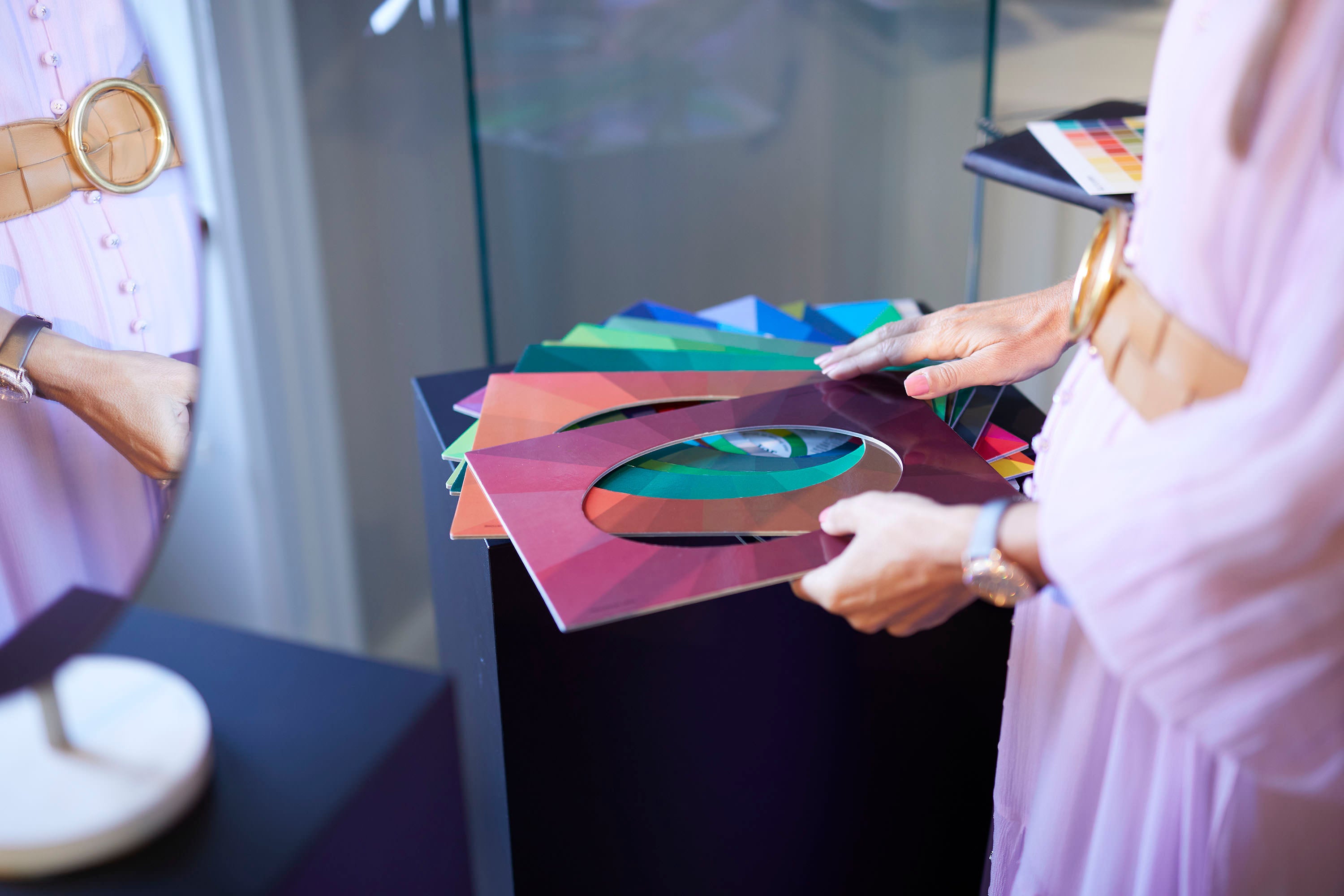 Artisans at Work - a Journey With Serapian, Piaget and Vacheron Constantin