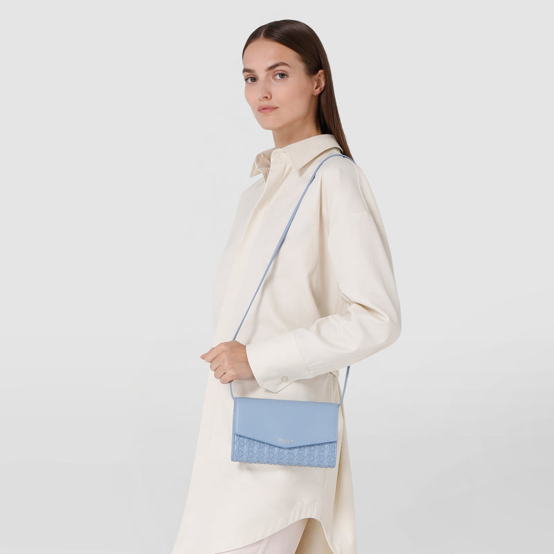 Clutch with shoulder strap in mosaico - cornflower