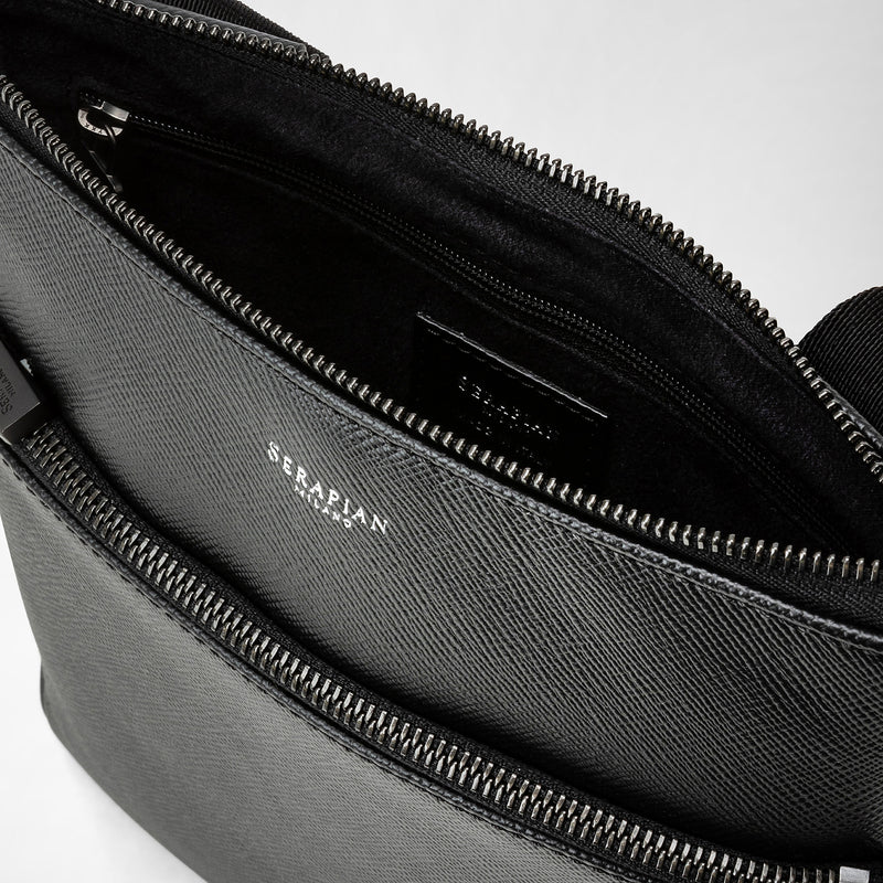 Flat messenger in evoluzione leather - eclipse black