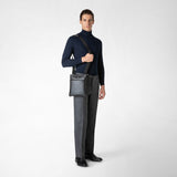 Flat messenger in evoluzione leather - eclipse black